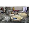Image 4 : SHELF OF ASSORTED CRYSTALWARE, POTTERY & GLASSWARE