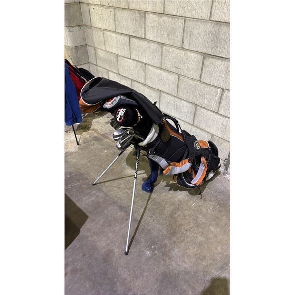 SUN MOUNTAIN GOLF BAG WITH ASSORTED RH GOLF CLUBS