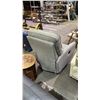 Image 4 : FABRIC ELECTRIC RECLINER (NO POWER CORD, UNKNOWN WORKING CONDITION)