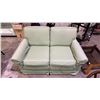 Image 1 : VINTAGE FABRIC LOVE SEAT