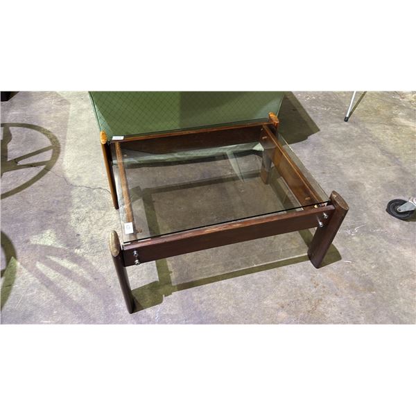 GLASS TOP END TABLE 18" X 24" X 13"