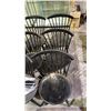 Image 5 : 9 WOOD CHAIRS