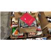 Image 3 : PALLET OF ASSORTED BOOKS