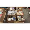 Image 1 : PALLET OF ASSORTED BOOKS & HOME DECOR