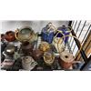Image 3 : SHELF OF ASSORTED TEAPOTS