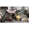 Image 2 : SHELF OF ASSORTED ANIMAL DECOR