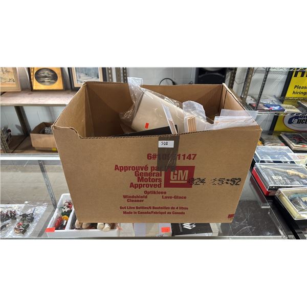 BOX OF ASSORTED MODEL TRAIN ACCESSORIES & DECOR