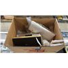 Image 2 : BOX OF ASSORTED MODEL TRAIN ACCESSORIES & DECOR