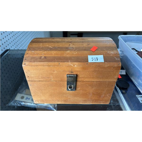 JEWELRY BOX WITH ASSORTED JEWELRY CONTENTS