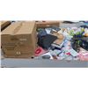 Image 3 : 4' X 8' BIN OF ASSORTED LIQUIDATION ITEMS