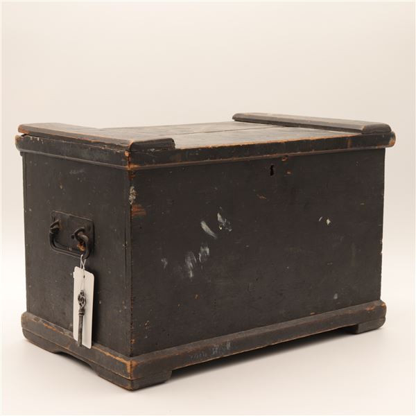 Painted Pine Blanket Chest with Key