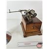 Image 13 : Phonograph : 1903 Pathe Dual Cylinder Player ; "Je Chante Haut Et Clair"