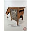 Image 8 : Moccasin Agency Shoe Fitting Stool (15-1/2"H x 9-1/2"W x 23"D)