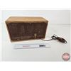 Image 5 : Westinghouse Electric Radio (Wood) (7-3/4"H x 13-1/2"W x 7"D)