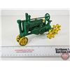 Image 2 : John Deere Cast Iron Tractor (5"H x 4"W x 8"D)