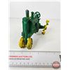 Image 3 : John Deere Cast Iron Tractor (5"H x 4"W x 8"D)