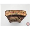 Image 6 : Pocket Tin : De Voes Sweet Smoke Tobacco (Curved) (4-1/2"H x 3"W x 1"D)
