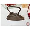 Image 5 : Collector Combo: - Stradivari Wine Bottle - Miniature Iron - Eclipse Pen & Pencil Set (1950s) - Magi