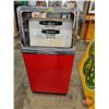 Image 7 : GAS PUMP : Wayne Model 400 - Partially Restored (c.1960)  (Measures : 48"H x 30"W x 18-1/2"D)