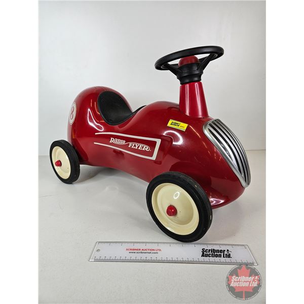 Ride On Toy : Radio Flyer Model 8  (Measures : 15"H x 12"W x 26"D)