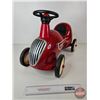 Image 8 : Ride On Toy : Radio Flyer Model 8  (Measures : 15"H x 12"W x 26"D)
