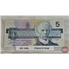 Image 2 : Canada $5 Bills 1986 (5) : - Crow/Bouey #ENB1767861 - Crow/Bouey #ENR3210445 - Thiessen/Crow #FNU849