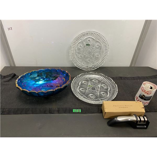 Beautiful carnival glass bowl in blue and 2 serving bowls in clear glass, princess house knife sharp