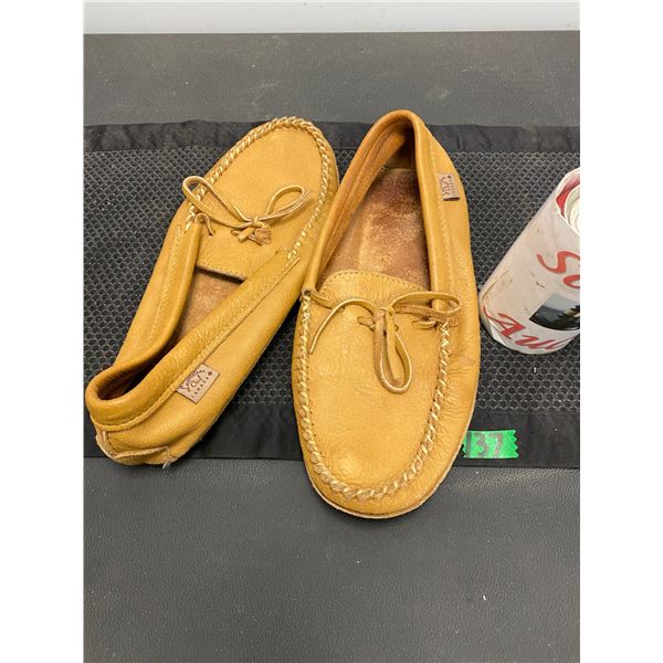 Laurentian Chief brand leather slippers, men's size 10