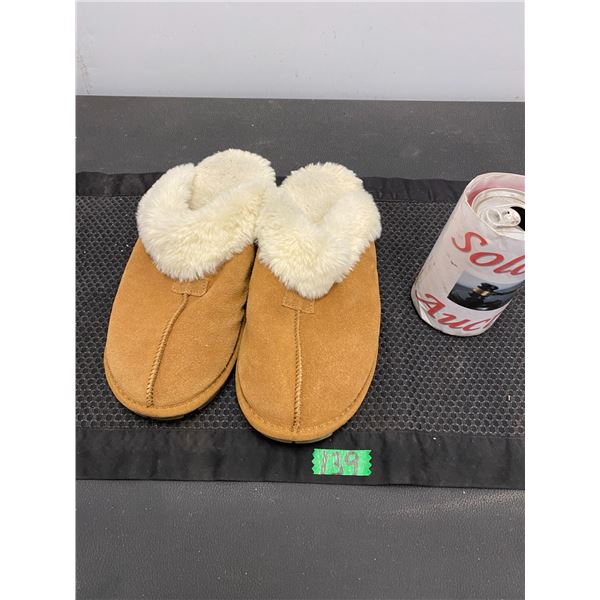 Slip-on outdoor women's slippers size 9