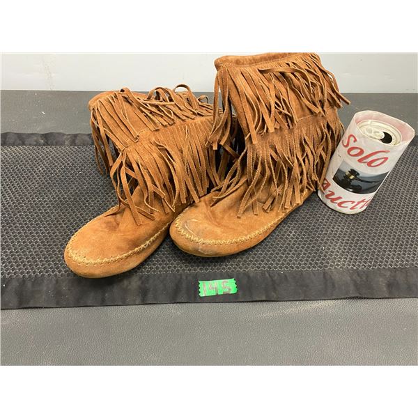 Canadiana brand women's boots size 8