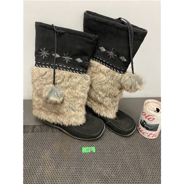 Soft Moc brand women's boots size 9