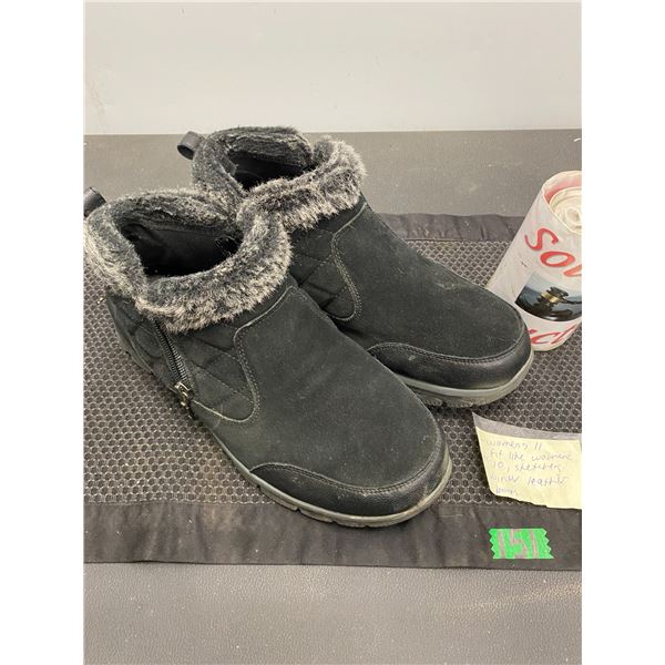 Leather women's winter boots size 11 leather