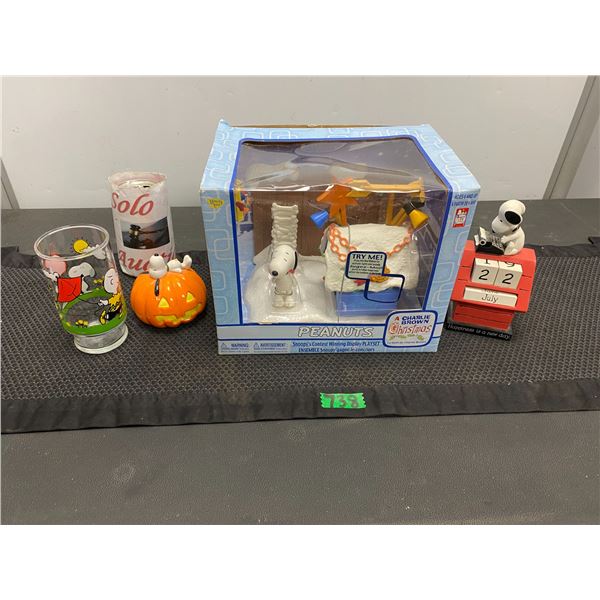 Snoopy/Peanuts themed collector's lot