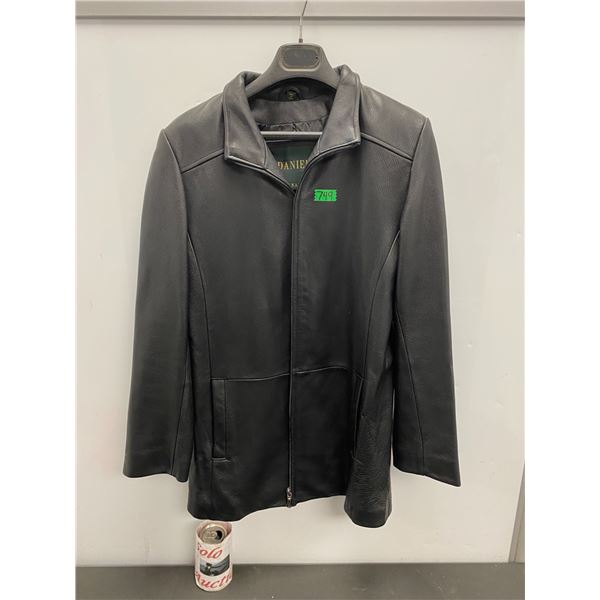 Ladies leather jacket by Danier size small Petite/ USA size 4-6