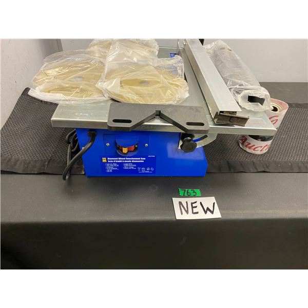 Diamond wheel bench mount saw by Powerfist