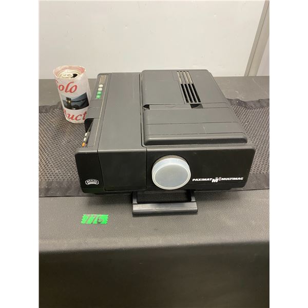 915 AFC Microprocessor vintage slide projector by Braun, automatic focusing system, Made in Germany