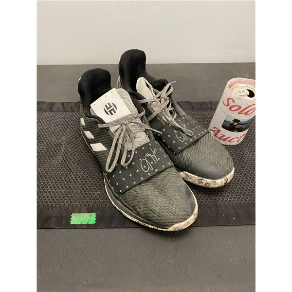 Men's shoes size 13 James Hardin