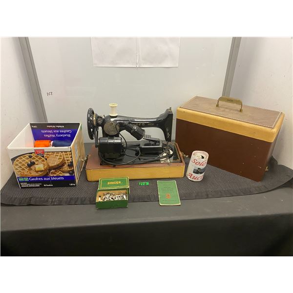 Vintage Singer sewing machine with carrying case