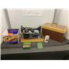 Image 1 : Vintage Singer sewing machine with carrying case