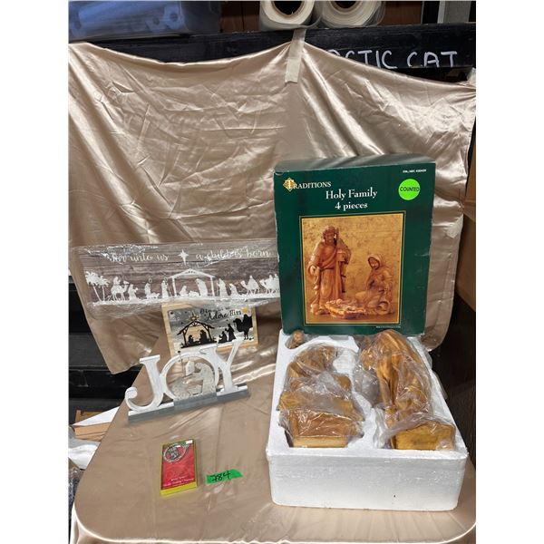 Lot of Christmas home décor items/Decorations/Gifts