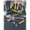 Image 2 : Assorted Kitchen Utensils