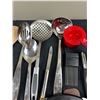 Image 5 : Assorted Kitchen Utensils