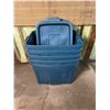 Image 1 : Rubbermaid Storage Totes