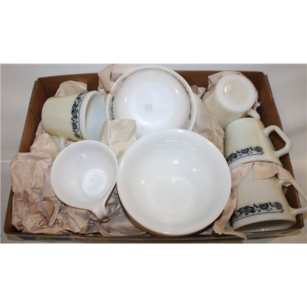 VINTAGE PYREX MILK GLASS & CORELLE CORNINGWARE