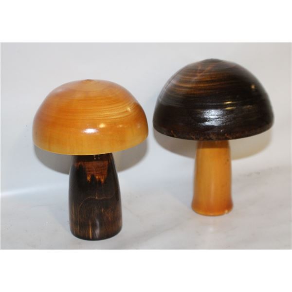 VINTAGE FOLK ART CARVED WOOD MUSHROOMS DECORATIVE
