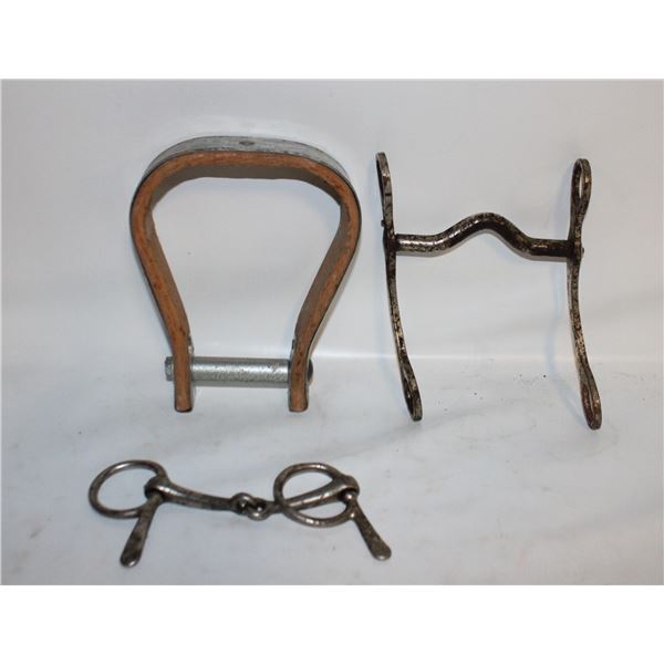 VINTAGE WESTERN COWBOY HORSE STIRRUP & METAL BITS