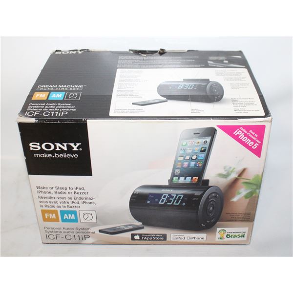 DREAM MACHINE AM/FM CLOCK RADIO W/BUILT IN IPHONE,