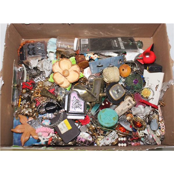 TRAY OF ASSORTED JEWELRY