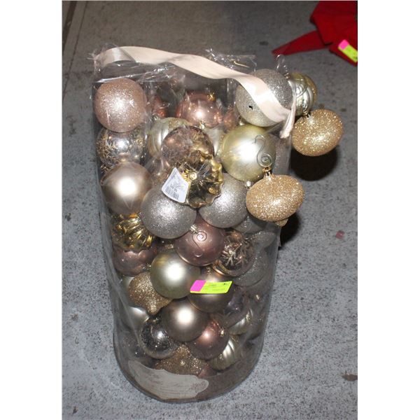 ASSORTED GOLD TREE DECORATIONS