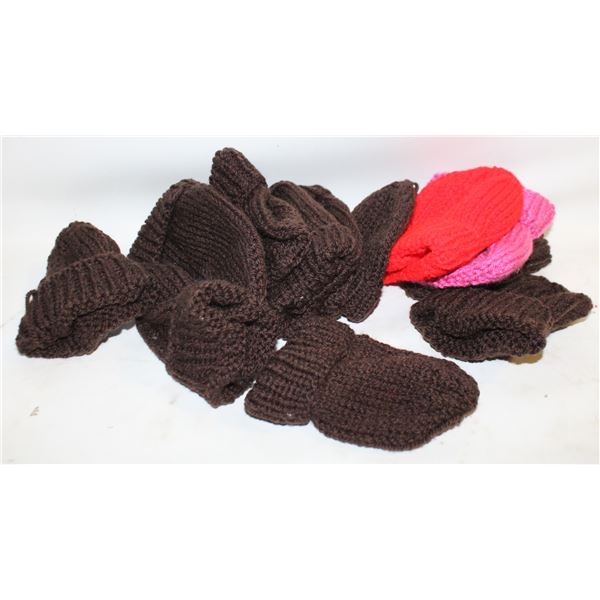 12 MINI KNITTED TOQUES